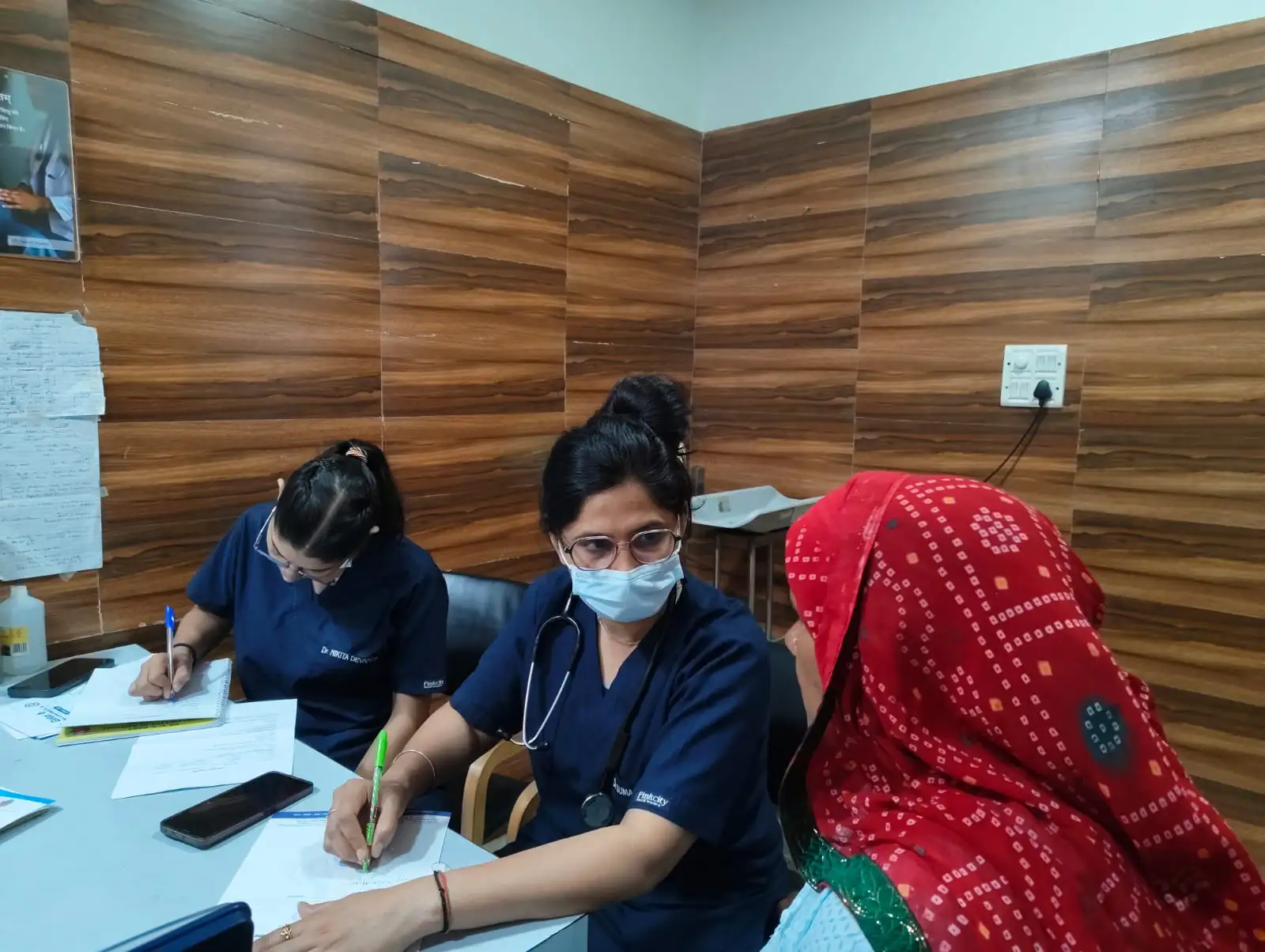 Dr Anjana sharma with patient8